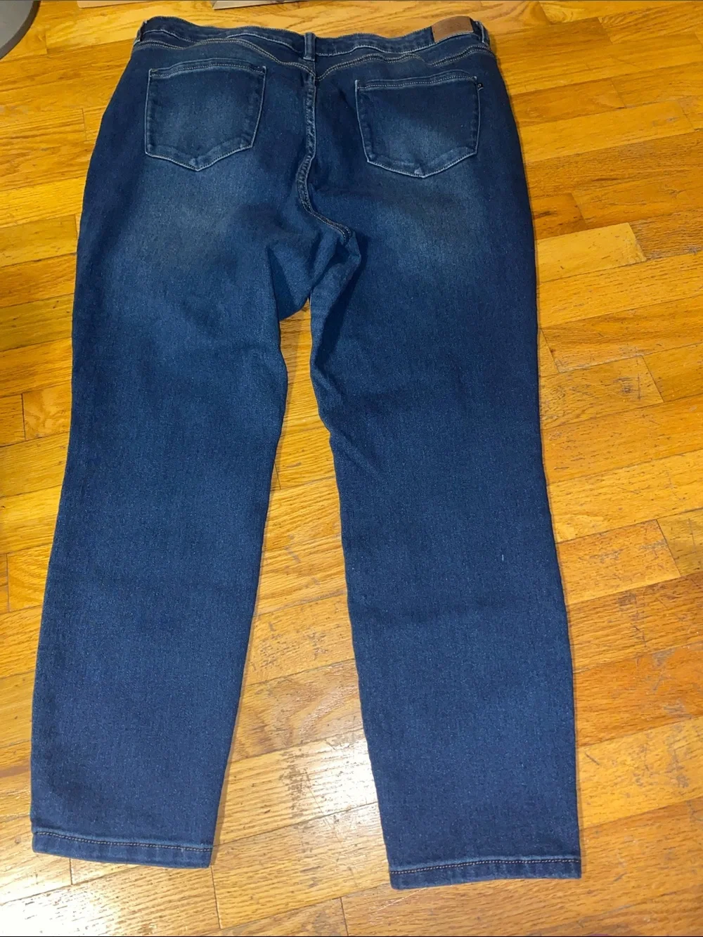 TAHARI Women’s Dark Blue Women’s Jeans Sz 20W 20”W x 27” Inseam